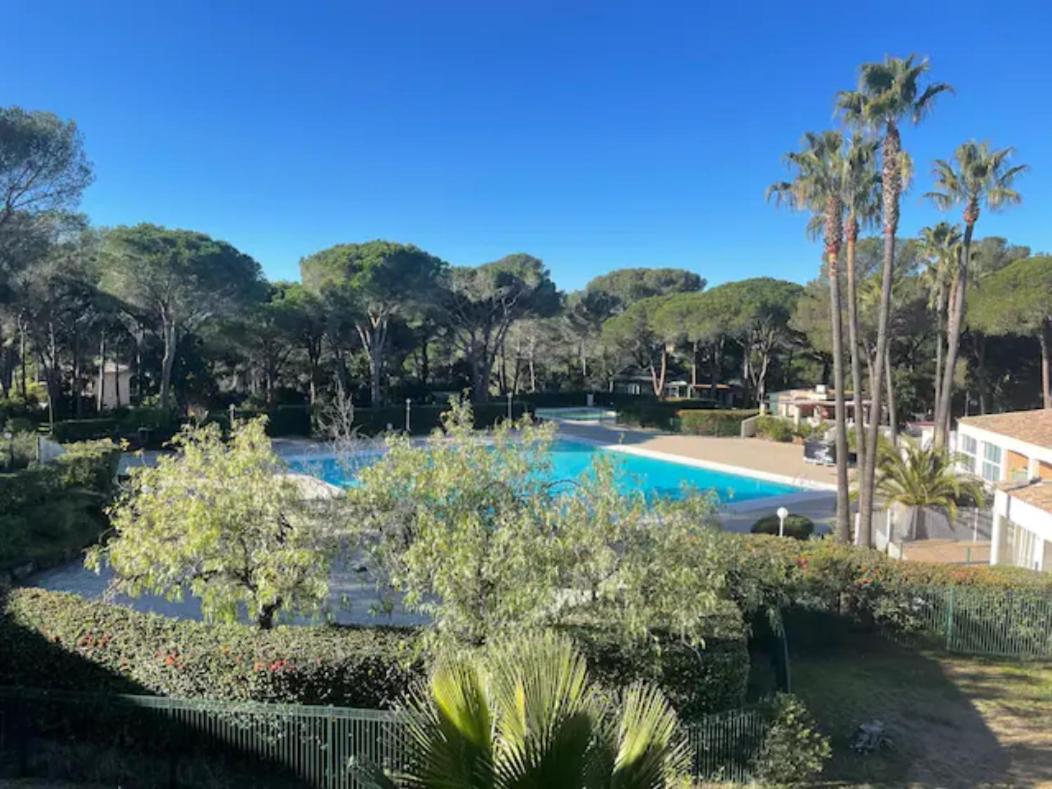 Bel Appartement Vue Sur Piscine 1 Chambre Fermee Et 1 Espace Cabine Saint-Raphaël Kültér fotó