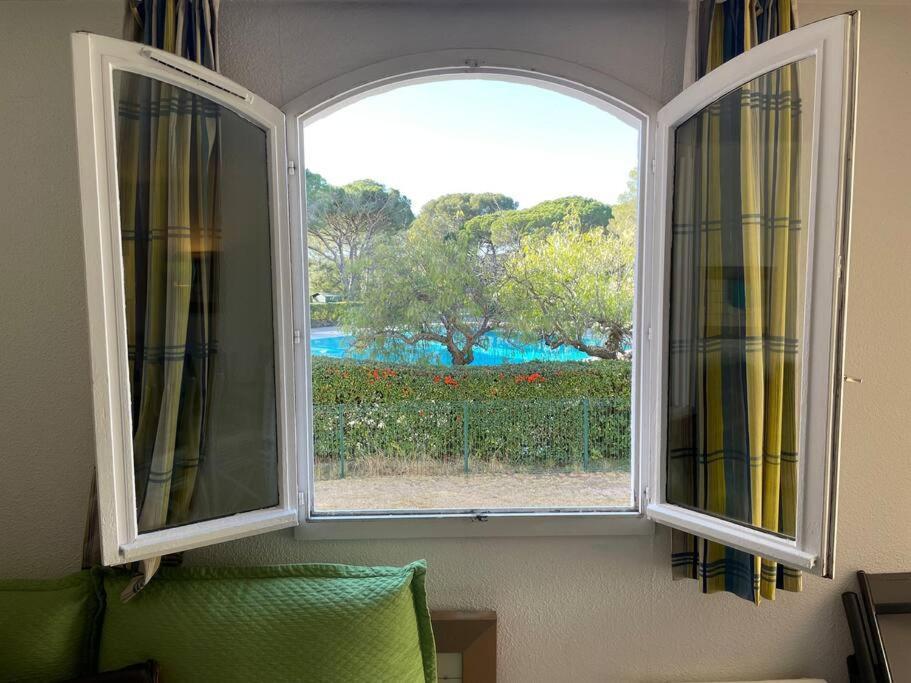 Bel Appartement Vue Sur Piscine 1 Chambre Fermee Et 1 Espace Cabine Saint-Raphaël Kültér fotó
