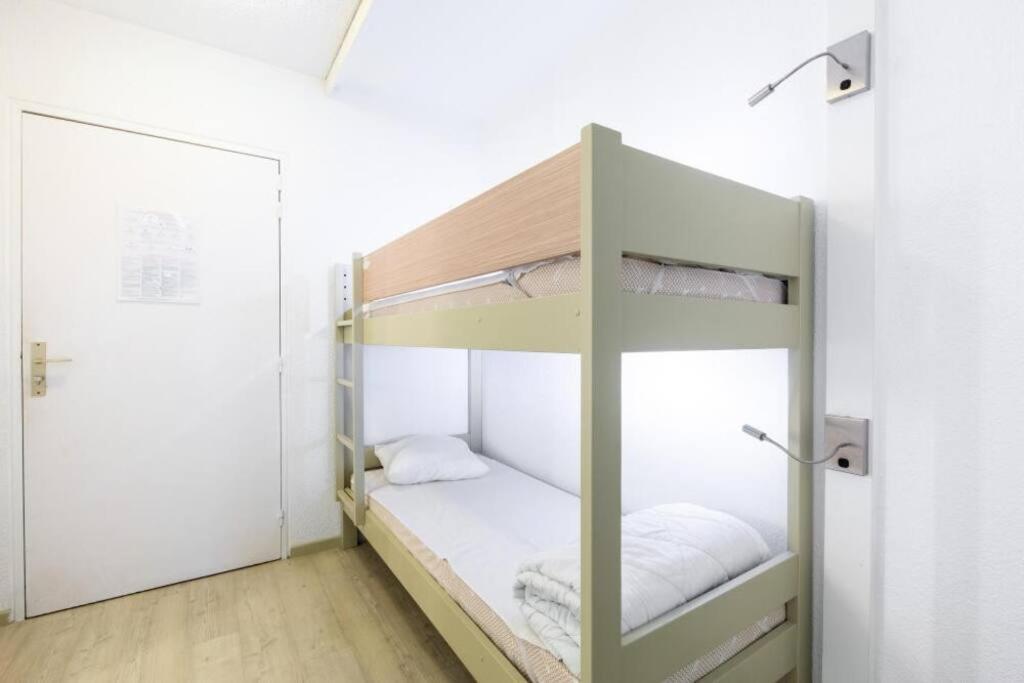 Bel Appartement Vue Sur Piscine 1 Chambre Fermee Et 1 Espace Cabine Saint-Raphaël Kültér fotó