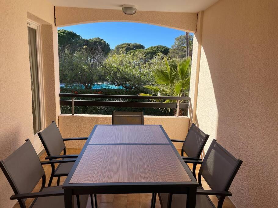 Bel Appartement Vue Sur Piscine 1 Chambre Fermee Et 1 Espace Cabine Saint-Raphaël Kültér fotó