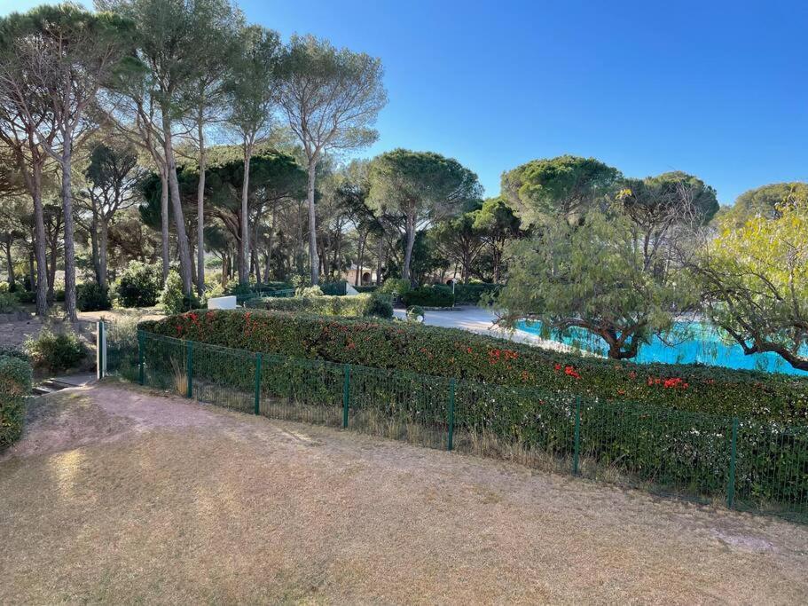 Bel Appartement Vue Sur Piscine 1 Chambre Fermee Et 1 Espace Cabine Saint-Raphaël Kültér fotó